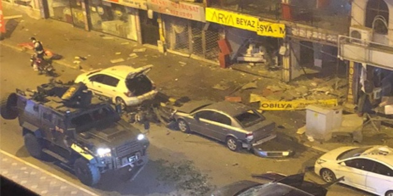 İskenderun'da patlamanın ardından ortaya çıkan enkaz vatandaşların yardımıyla kaldırıldı