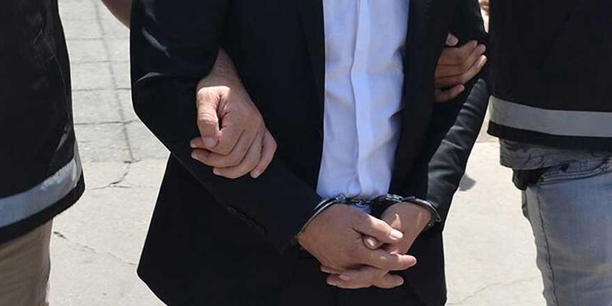 Isparta'da skandal olay! Okul müdürü genç kadının evine gizlice girdi