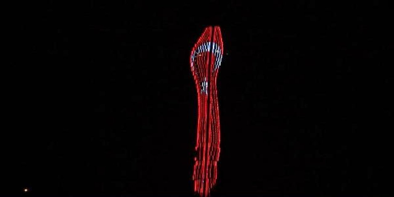 ÇAMLICA TELEVİZYON KULESİ TÜRK BAYRAĞI'NA BÜRÜNDÜ