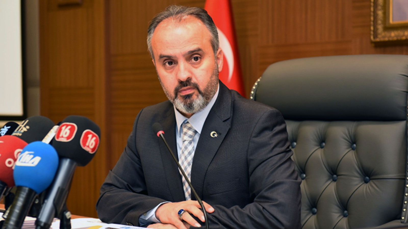 Bursa'da stadyum krizi yaşanıyor! AKP'li belediye başkanına yapılan çağrı sosyal medyada popüler oldu