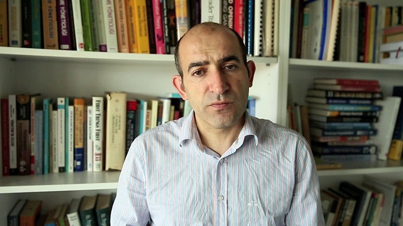 'Bugün sırtlarını AKP’ye yaslayarak koltuk sahibi olabilirler' dedi ve... Barış Yarkadaş'tan çarpıcı Melih Bulu yazısı! 'Başına gelenler herkese ders olsun!''