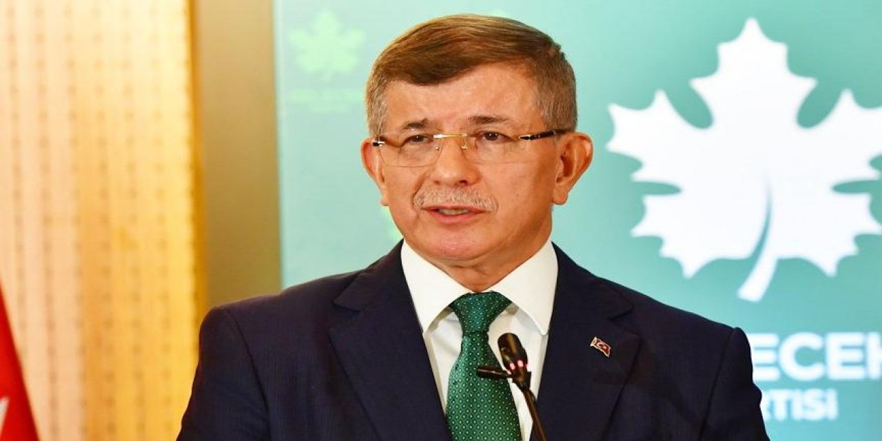Davutoğlu’ndan iktidara yaylım ateşi! "Devleti 3-5 çeteye, 3-5 yolsuza peşkeş çektiler" Zehir zemberek açıklamalar...