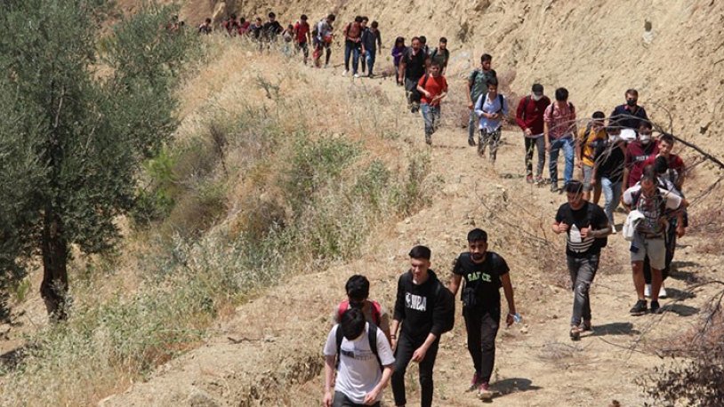Binlerce Afgan göçmen Türkiye'ye geliyor