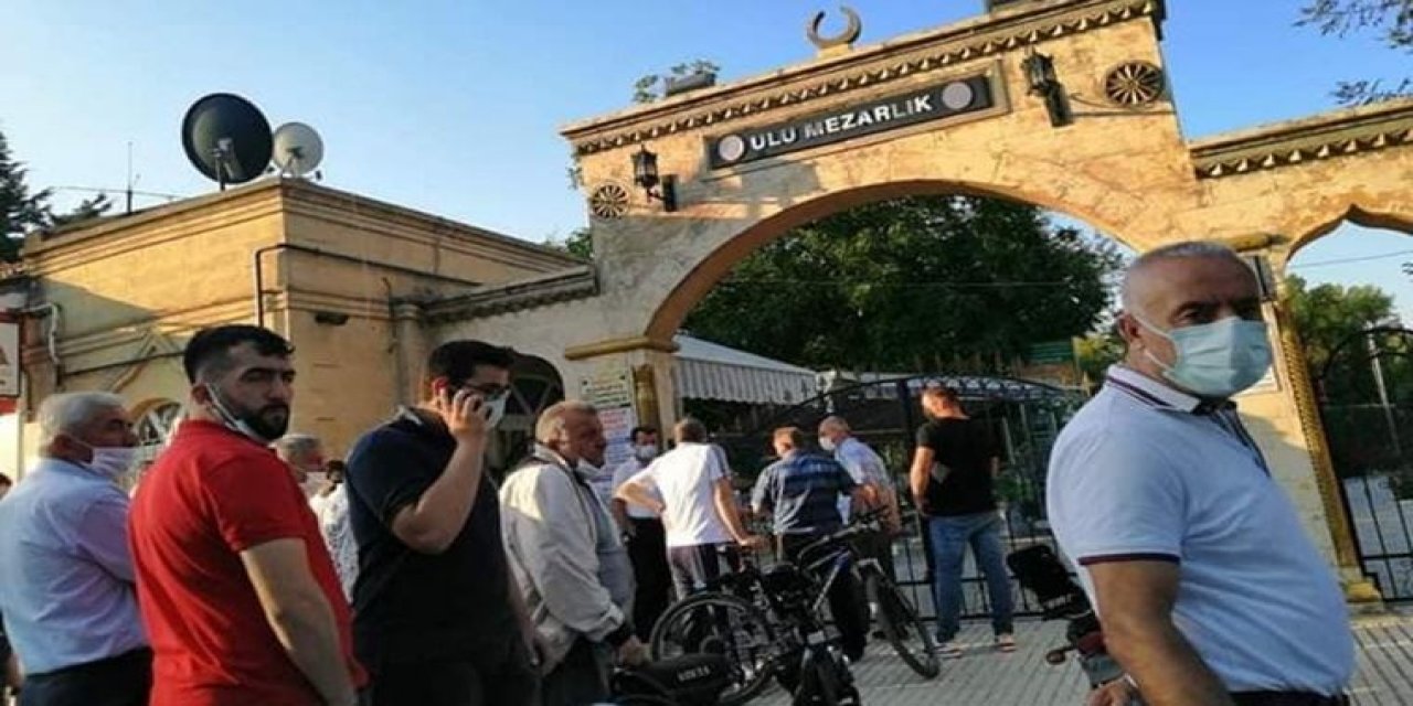 Çorum Belediyesi, bayramda mezarlığın kapısını kapattı! “Vatandaşlar erken gelmişler”