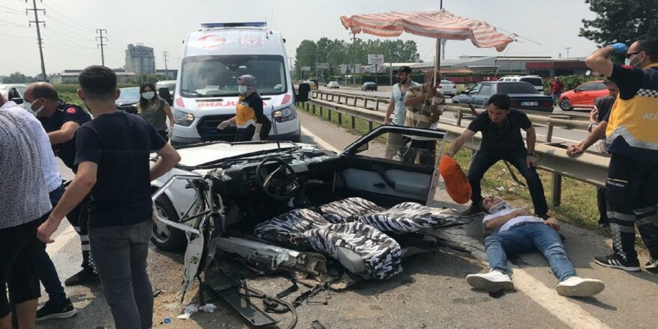 D100’de korkunç kaza! Otomobil ikiye bölündü: 6 yaralı