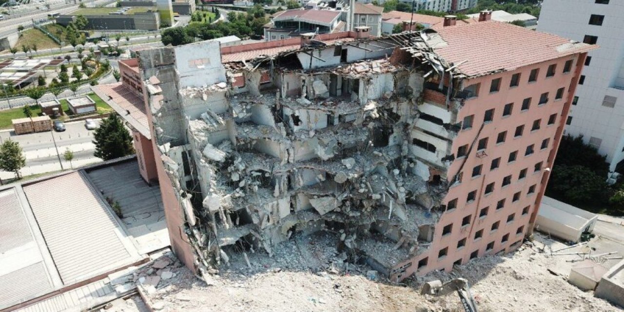 Tarihi Haydarpaşa Numune Hastanesi’nin dahiliye binasının yıkımına başlandı!