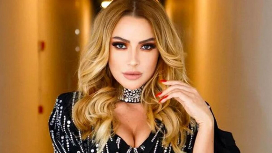 Ünlü şarkıcı Hadise Times Meydanı'nda! 'Kadınların sesini daha çok duyacaksınız'