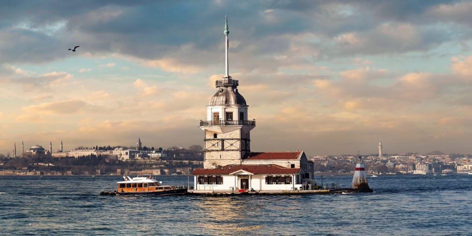İstanbul'un sembol yapılarından biriydi... Kız Kulesi çürümeye terk edildi!