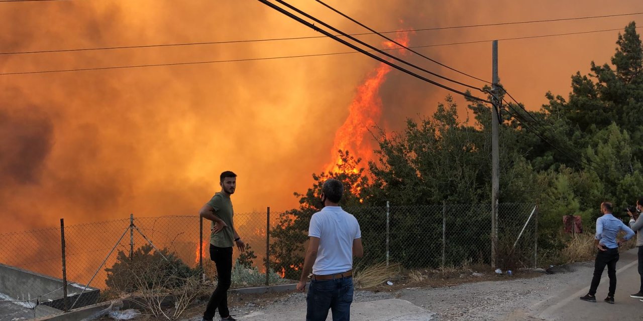 İskenderun'da bir orman yangını daha çıktı; alevler yerleşim yerlerine yaklaştı