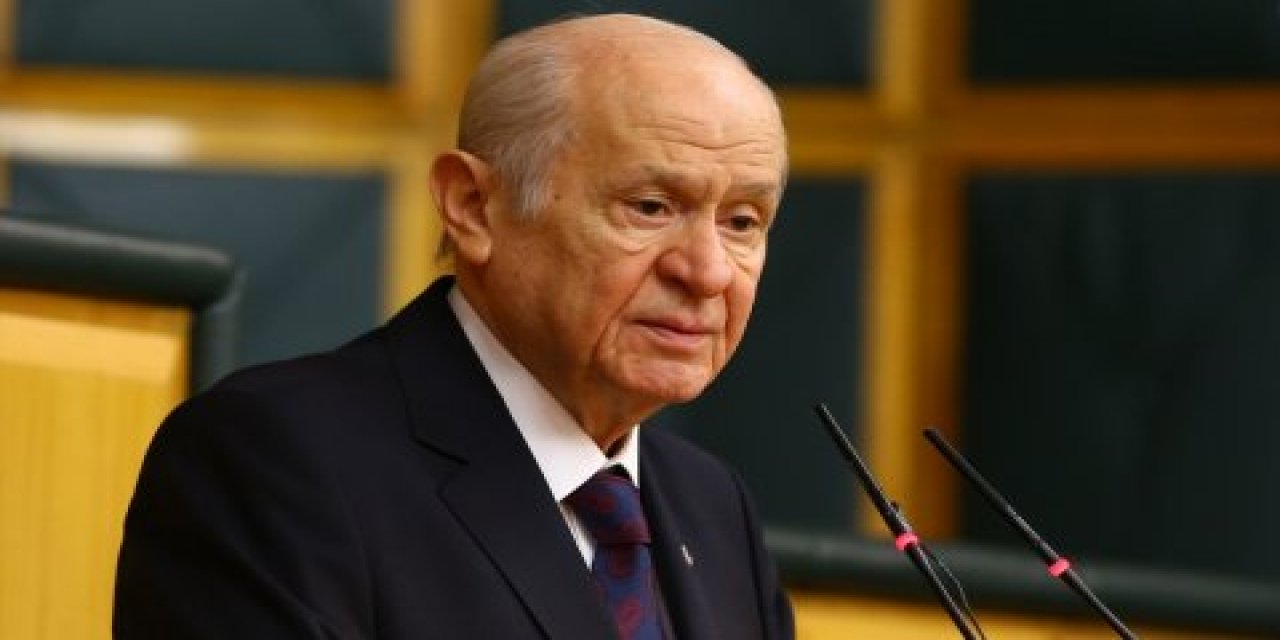 MHP lideri Devlet Bahçeli prompterı arızalanınca kürsüde kalakaldı!