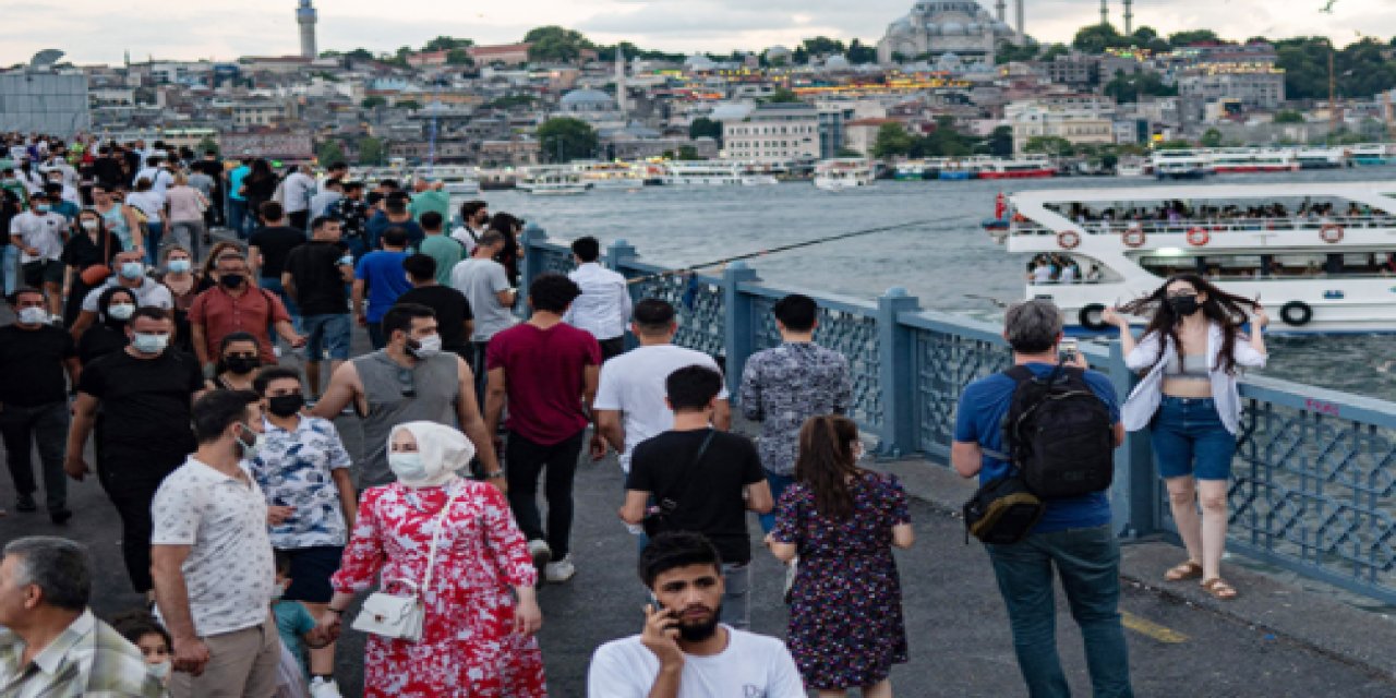 Dördüncü dalga adım adım geliyor... Okulların açılmasına kısa bir süre kala uzmanlar, salgın için ek önlem alınmasını istedi!