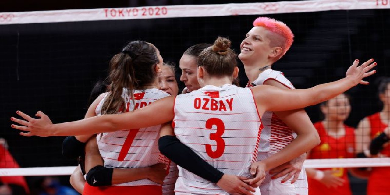 Filenin sultanları son şampiyonu devirdi! Türkiye Milli Kadın Voleybol Takımı, Çin'i set vermeden geçti!