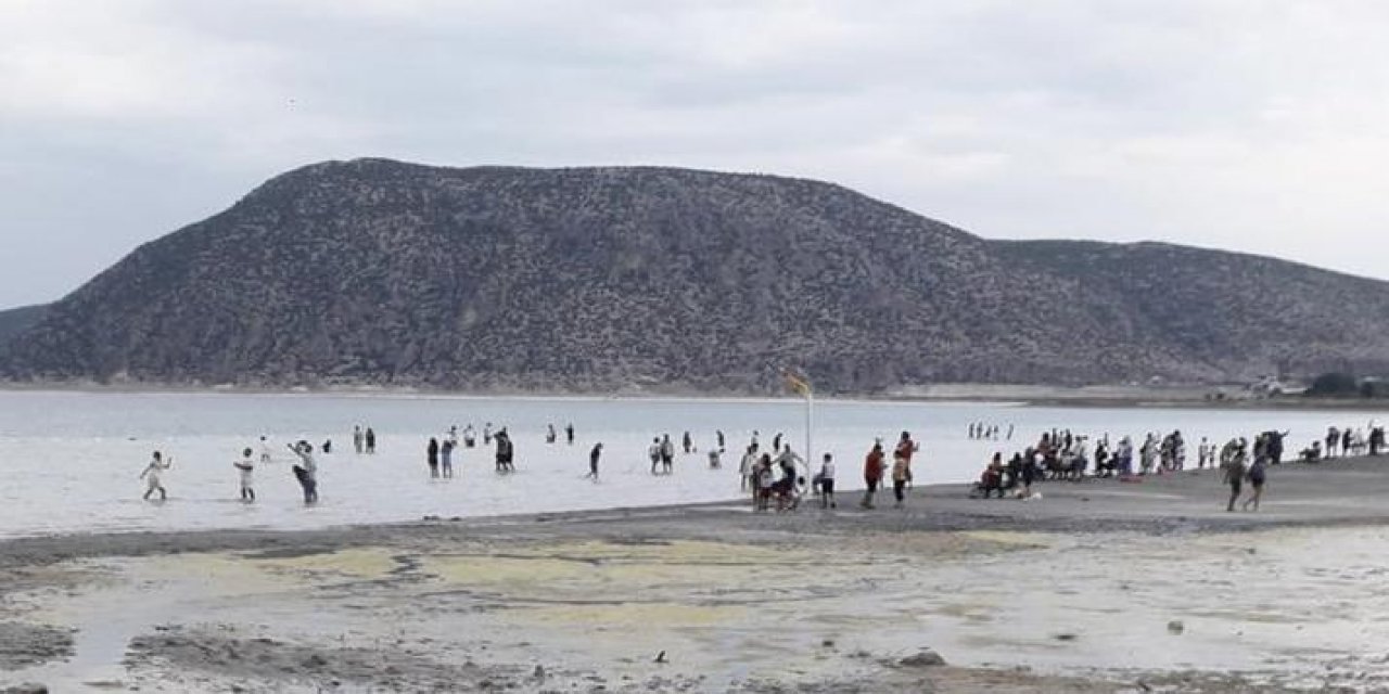 Tahribat sürüyor... Salda Gölü’nde sular 50 metre çekildi!
