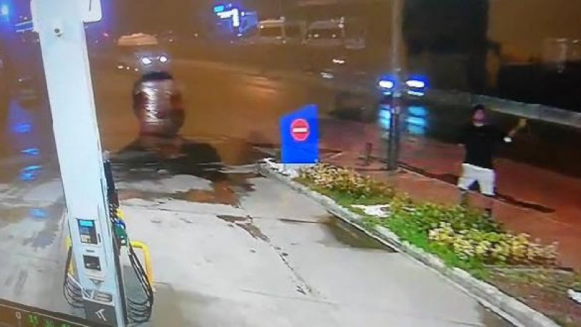Akaryakıt istasyonuna atılan oyuncak el bombası paniğe neden oldu