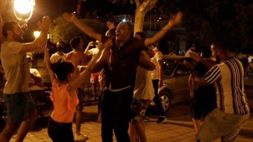 Başbakanı görevden aldı, meclisi lağvetti!