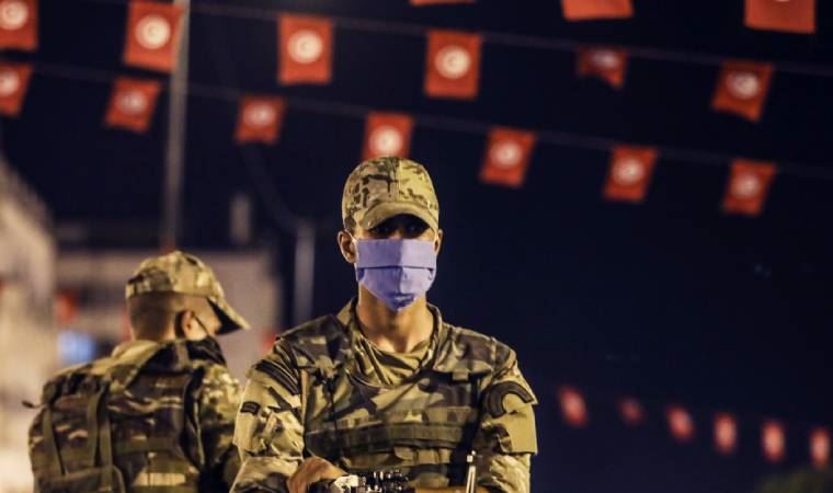 Tunus'ta sokağa çıkma yasağı ilan edildi