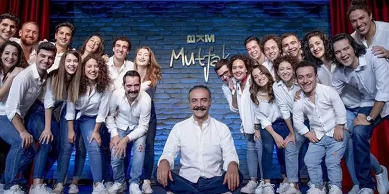 Yaprak dökümü devam ediyor... "Çok Güzel Hareketler 2"de iki ayrılık daha: Toplam 10 oyuncu ayrıldı!