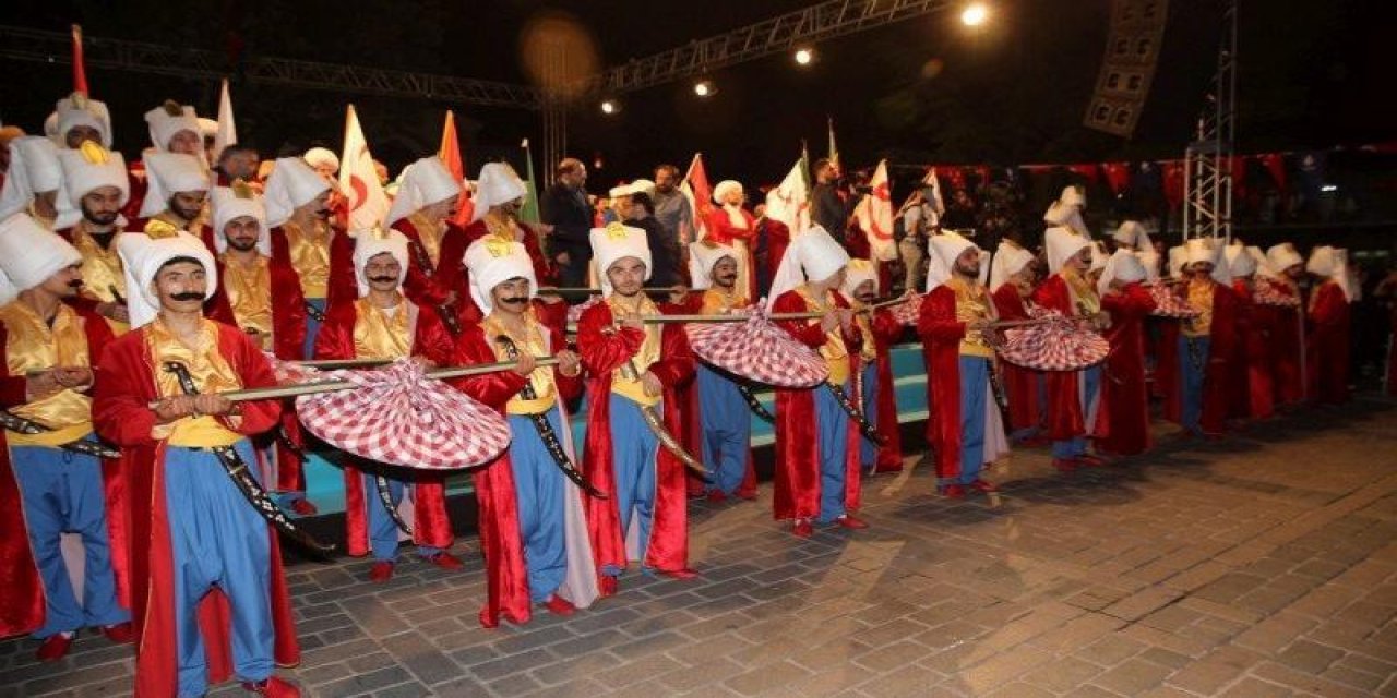 İBB'den aldığı ihale tartışma yaratmıştı... Milyonluk mehter ihalelerinin abonesi oldular!