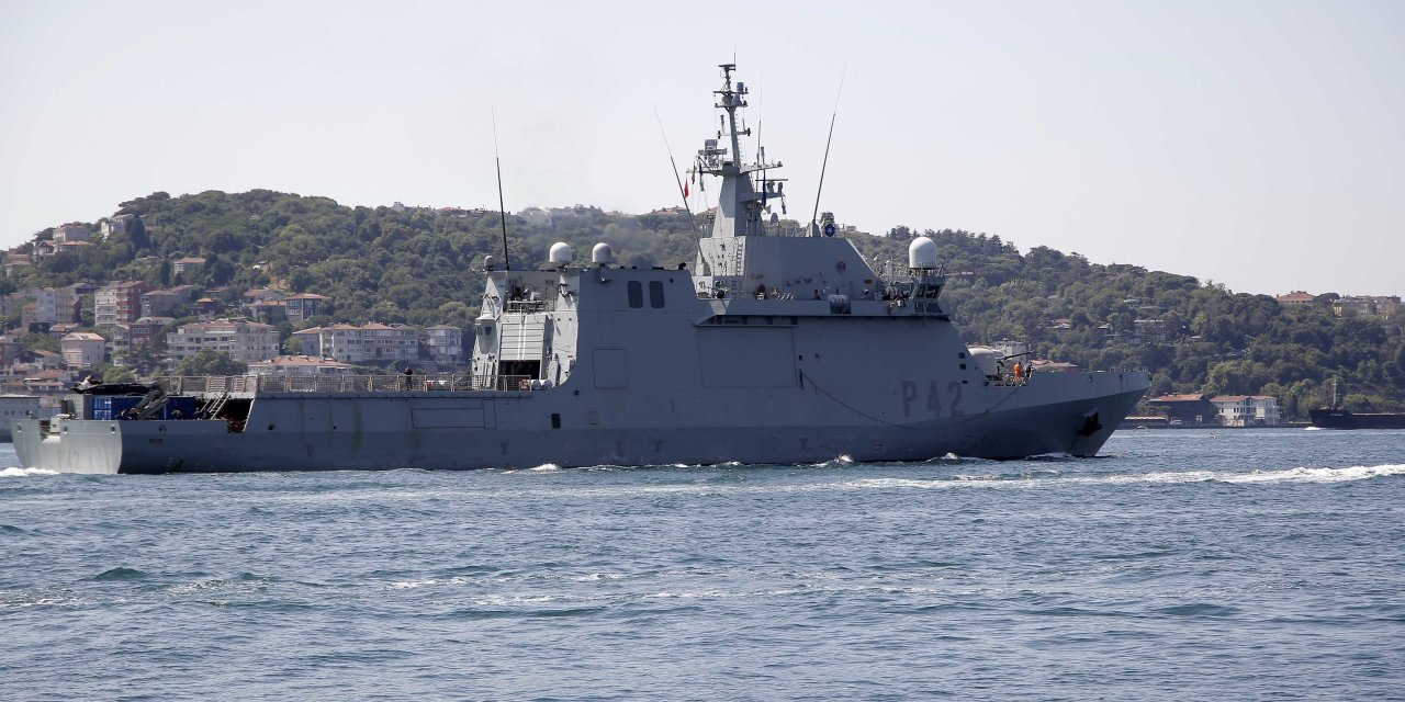 Mayın arama gemileri art arda İstanbul Boğazı'ndan geçti!