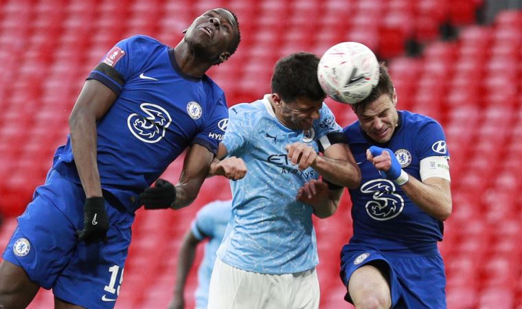 "Gelecekte beyinle ilgili bir sağlık sorunu yaşamasınlar" İki büyük lig futbolculara “kafa vuruşu” sınırı getirdi