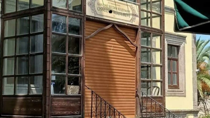 Tarihi bir facia daha! Kanuni'nin doğduğu eve otomatik panjurlu kapı