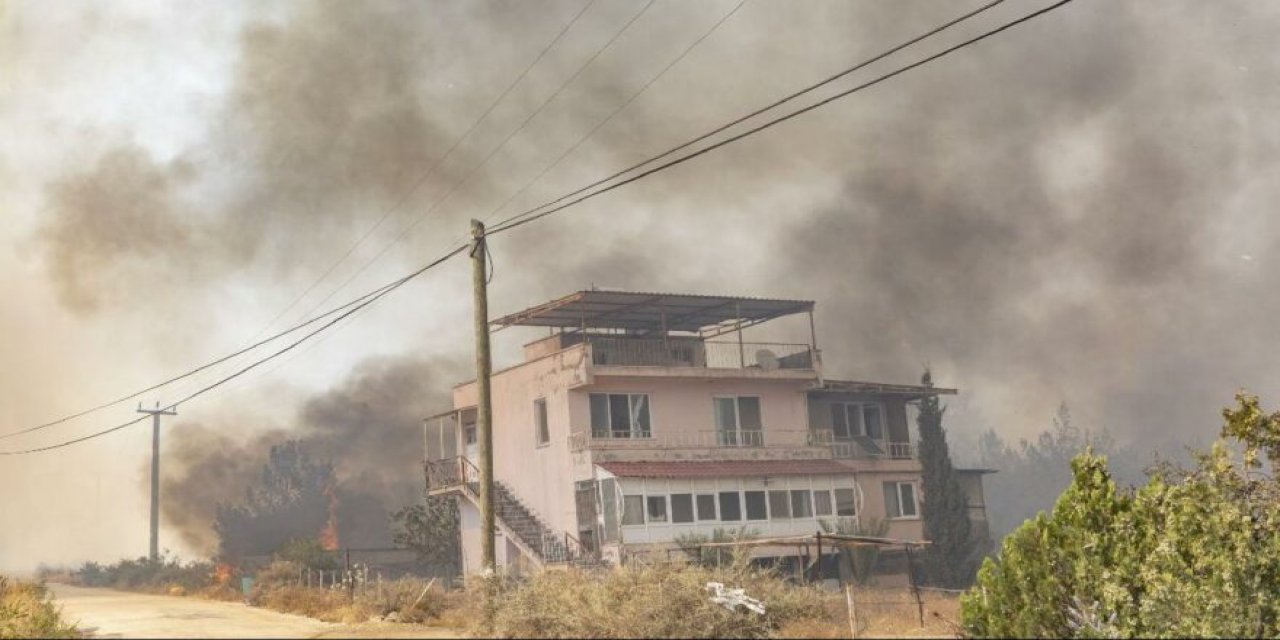 Mersin Aydıncık alevlere teslim! 3 mahalle boşaltıldı...