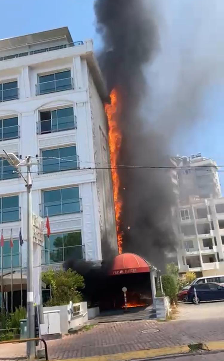 Antalya'da otelde yangın çıktı, müşteriler tahliye edildi