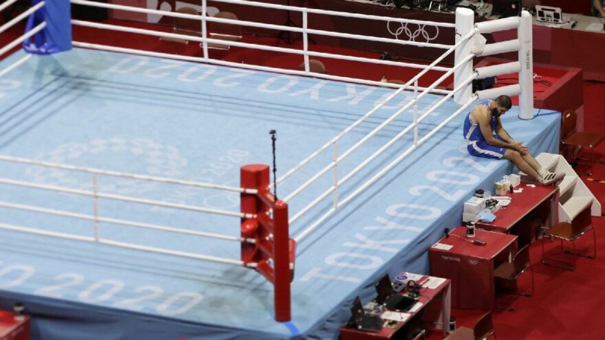Diskalifiye edilince çılgına döndü... Fransız boksör Mourad Aliev’den protesto