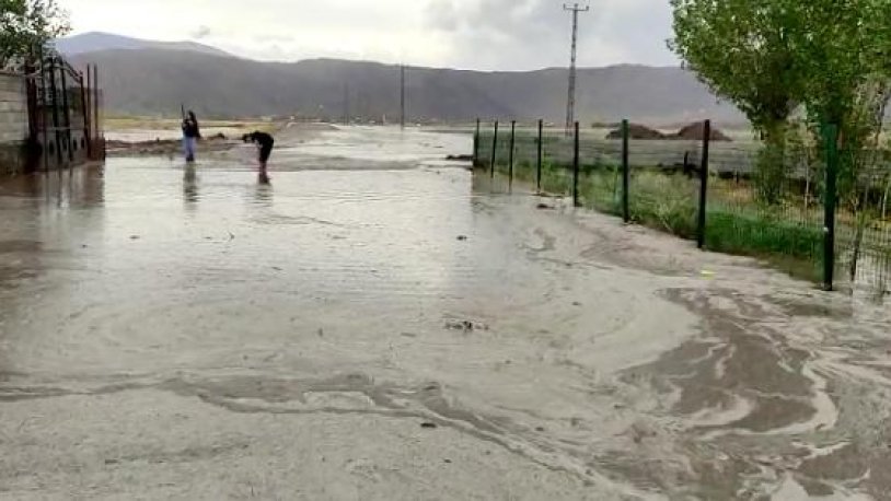 Ağrı'da etkili olan sağanak sele neden oldu!