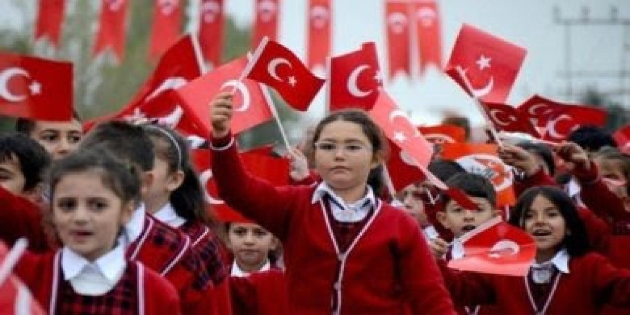 Cumhuriyet coşkusu tüm yurdu sardı. Tüm yurt kırmızı beyaz bayraklarla donatıldı