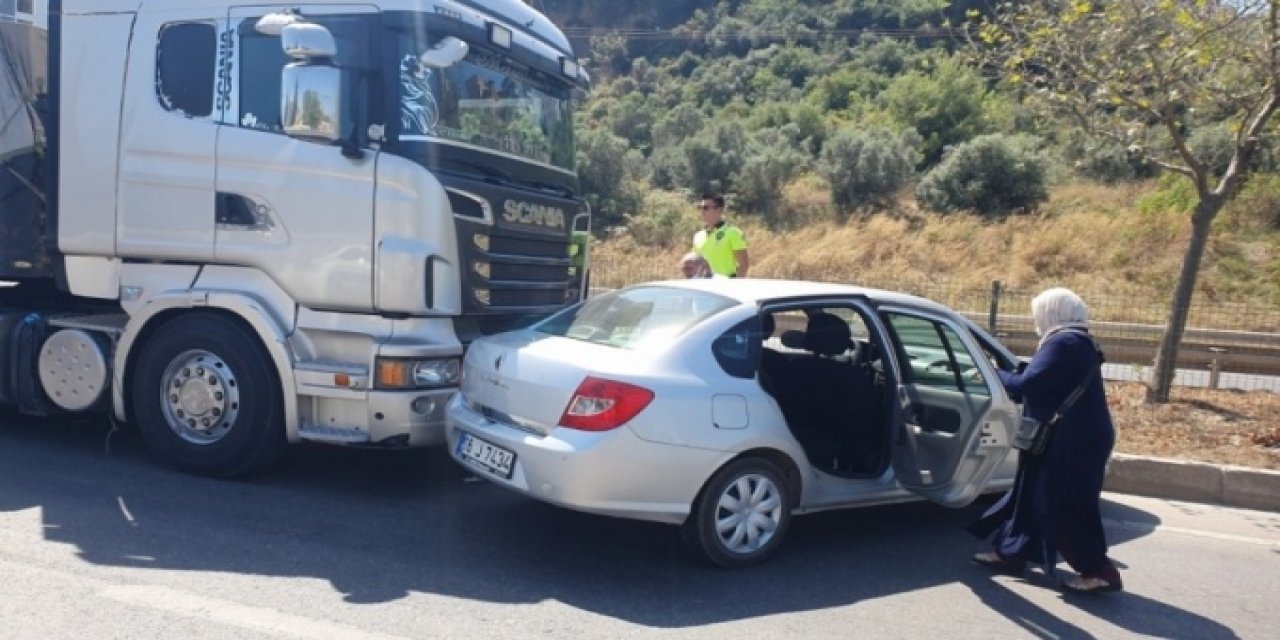 TAKLA ATAN ARACA BAKARKEN, YOLDAN GEÇEN TIR ARACINI SÜRÜKLEDİ