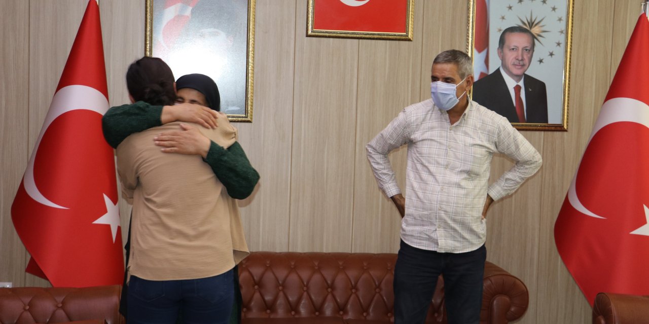 İkna yoluyla teslim olan PKK’lı 2 kadın, aileleriyle buluşturuldu