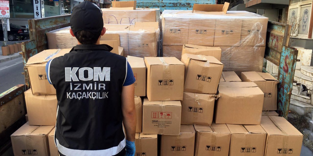 İzmir'de 3 milyon 500 bin liralık kaçak ürün ele geçirildi