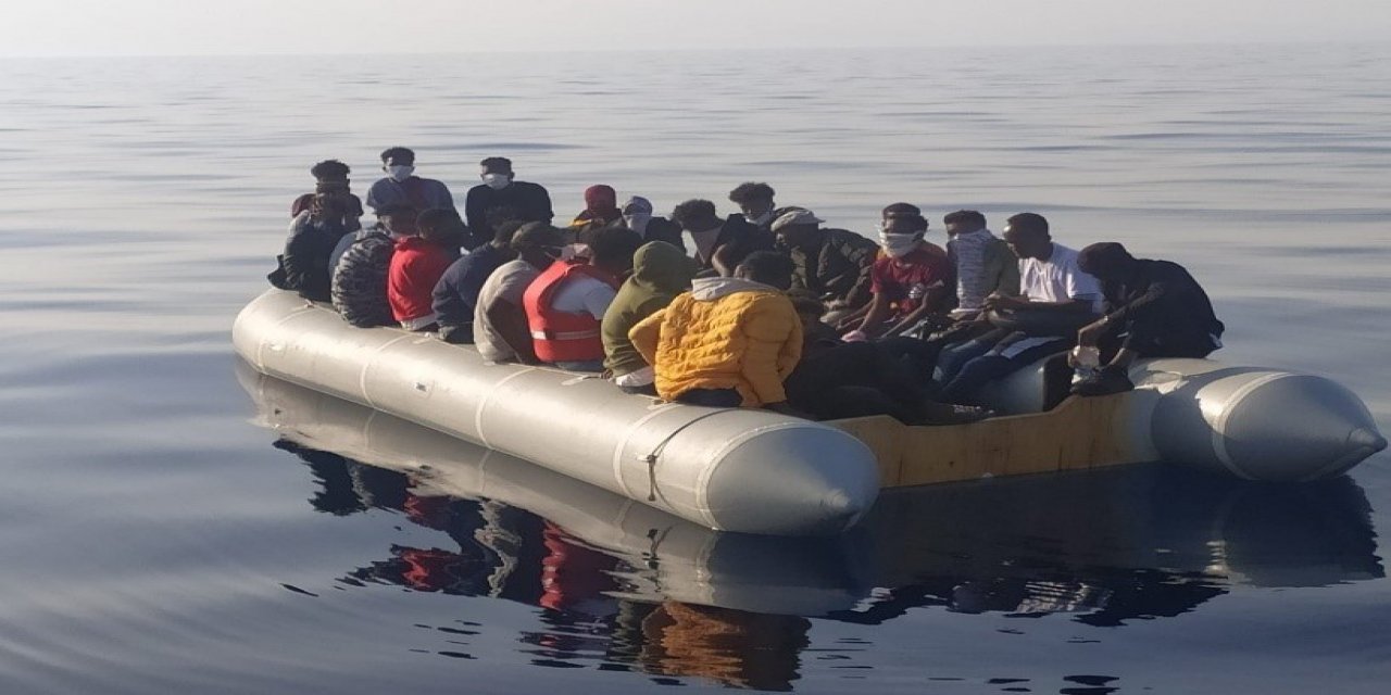 İzmir'de 61 kaçak göçmen kurtarıldı