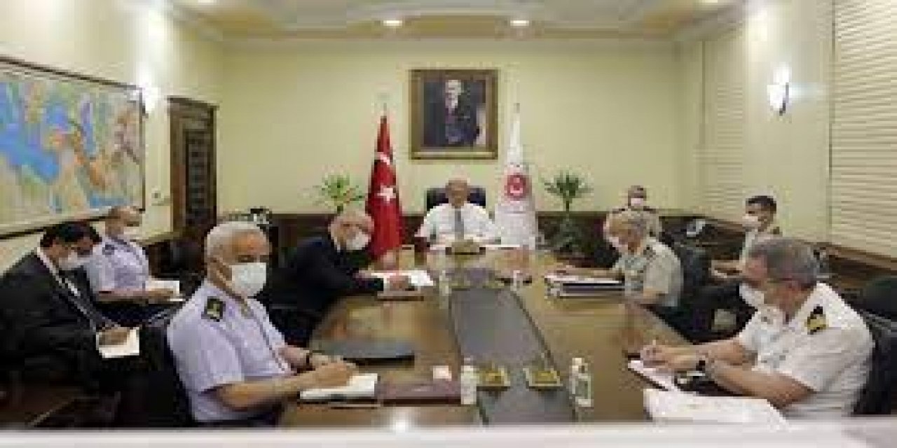 Hulusi Akar'dan "orman yangınlarıyla" ilgili açıklama! "Tüm imkanlar seferber edildi"