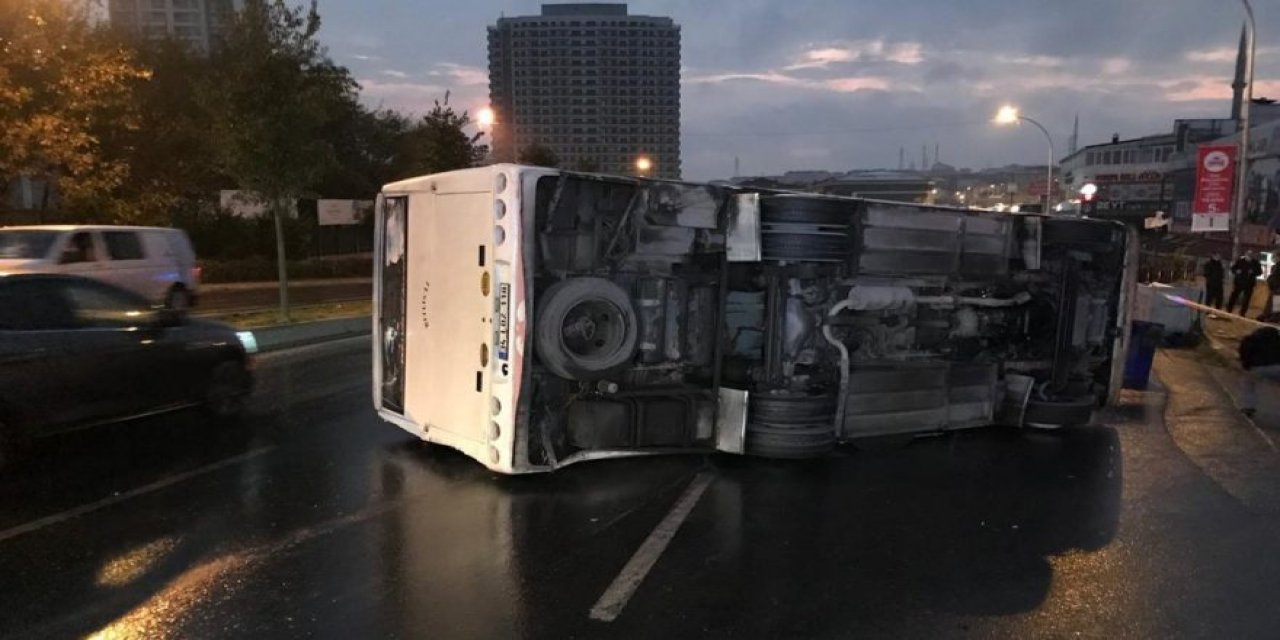 İstanbul'da servis devrildi. Gaziosmanpaşa’da servis aracı devrildi: 8 yaralı