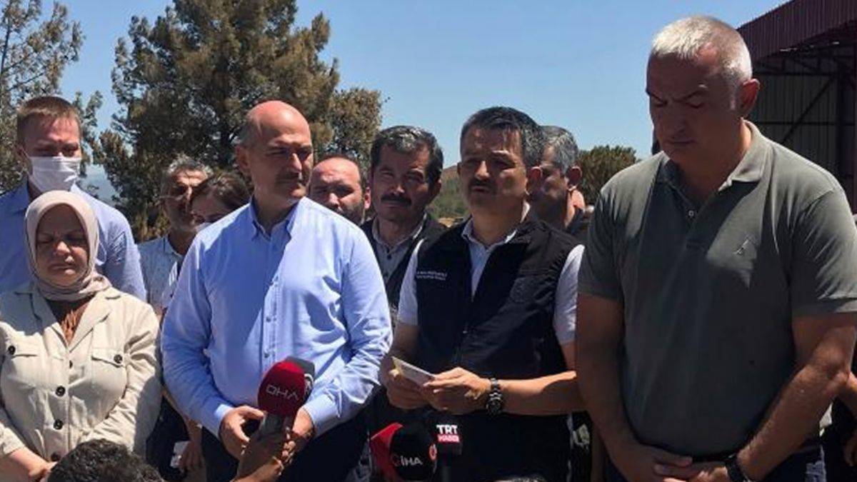 Eski bakandan 'yangın' çıkışı! "Her taraf yanarken kendi kontrollerindeki medyayla..."