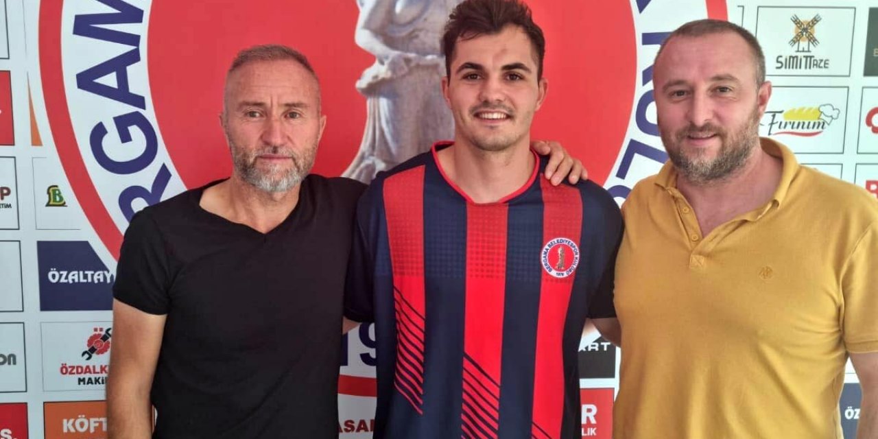 Bergama Belediyespor Burak ve Sait'le imzaladı