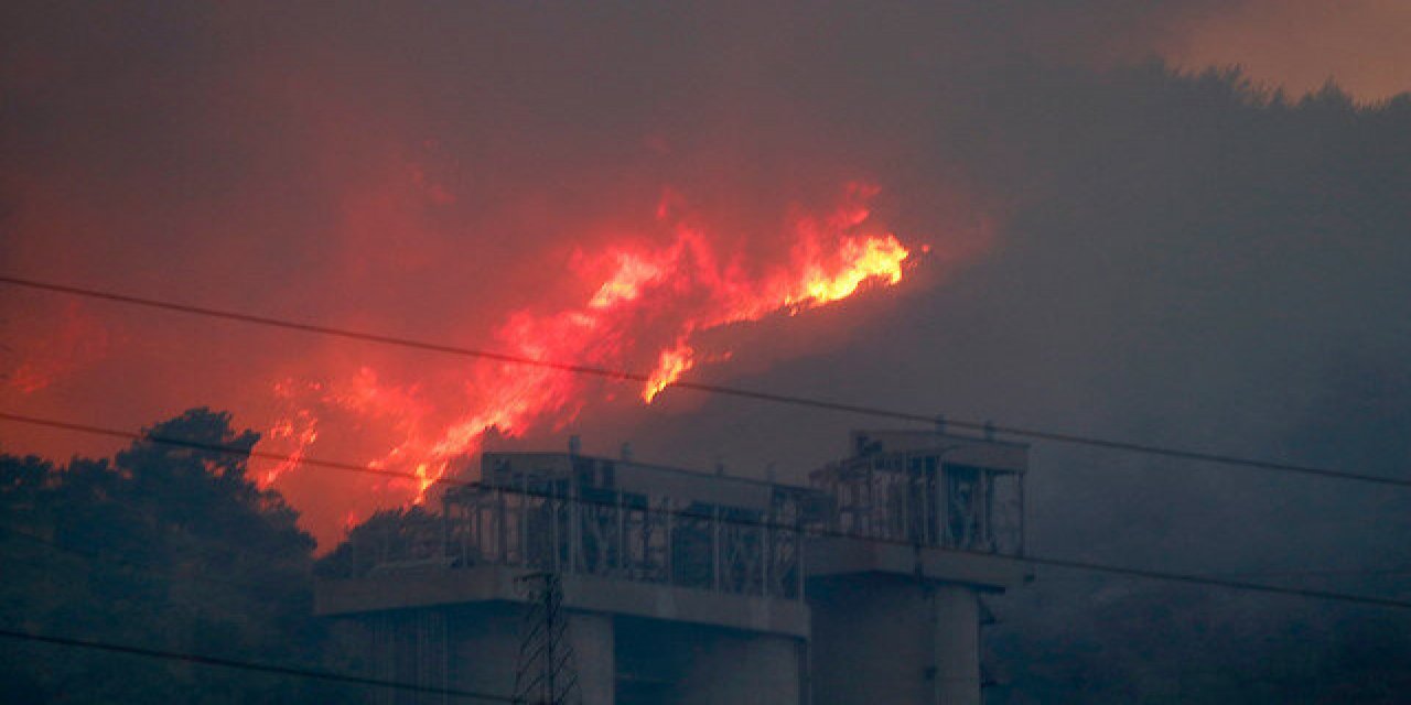 "Uçaklar yangına yaklaşmıyor, asker dahil edilmedi" CHP'li vekiller, yangınlar hakkında izlenimlerini anlattı!