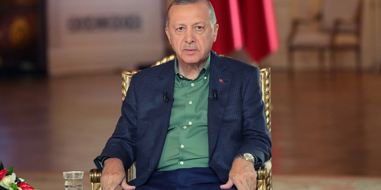 "Saray medyasına dikkat ediyor musunuz?" Can Ataklı o ayrıntıya dikkat çekti ve... "Olanı saklayıp bitmişi anlatarak kendilerini kurtaracaklarını sanıyorlar"
