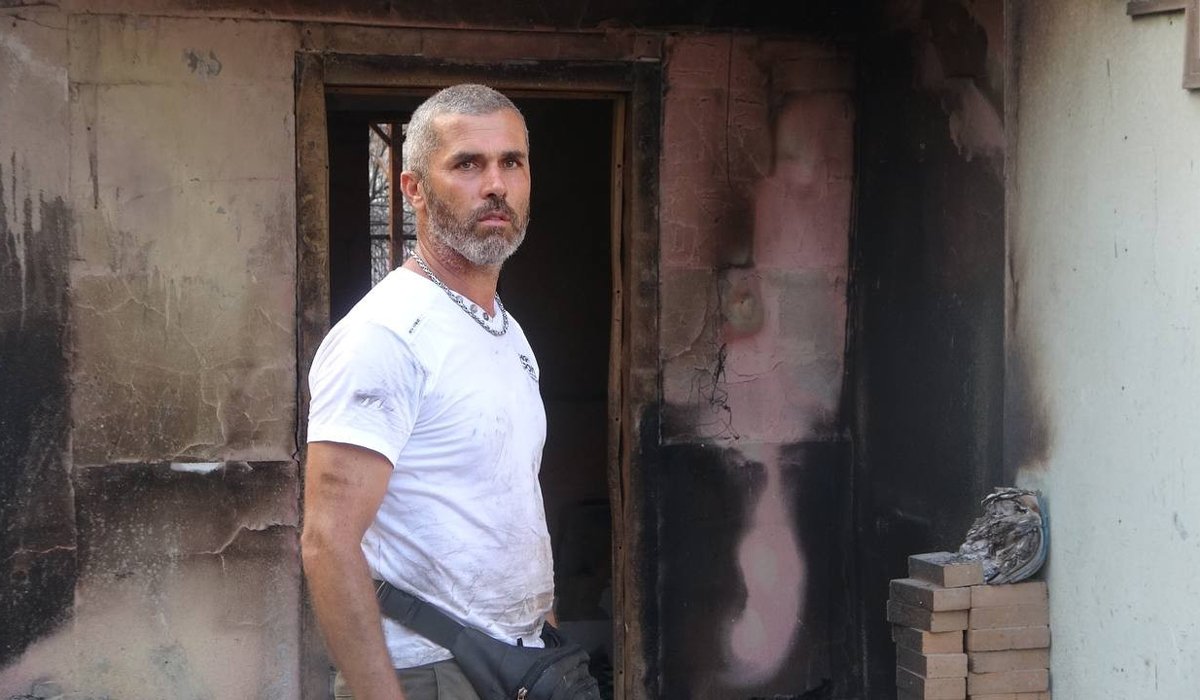 Arkadaşına yardıma gitti, döndüğünde her şeyi küle dönmüştü
