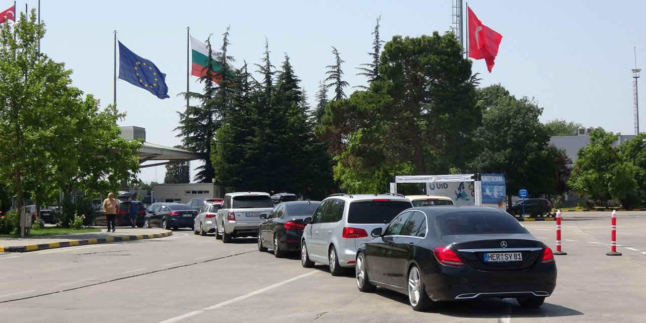 Yangında otellerinden tahliye edilen gurbetçiler buruk şekilde dönüşe geçti