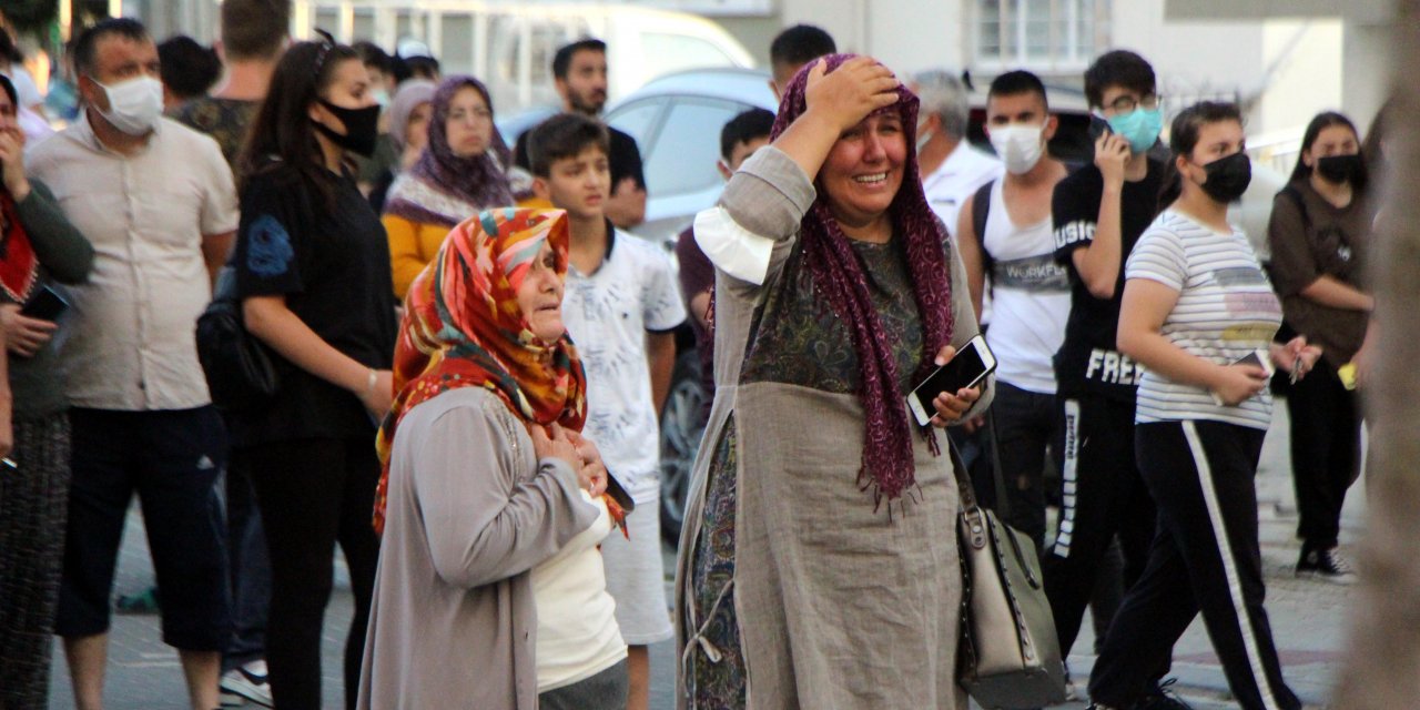 Bina yangınında hasta kadın battaniye ile taşınarak kurtarıldı