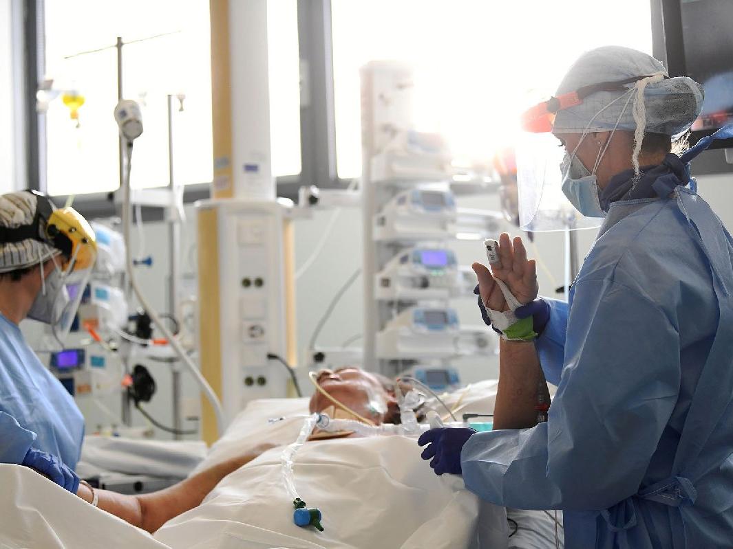 Ünlü profesörden dikkat çekici uyarı:  Hastaneler her an dolabilir