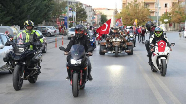 Motosiklet tutkunlarından Cumhuriyet kutlaması