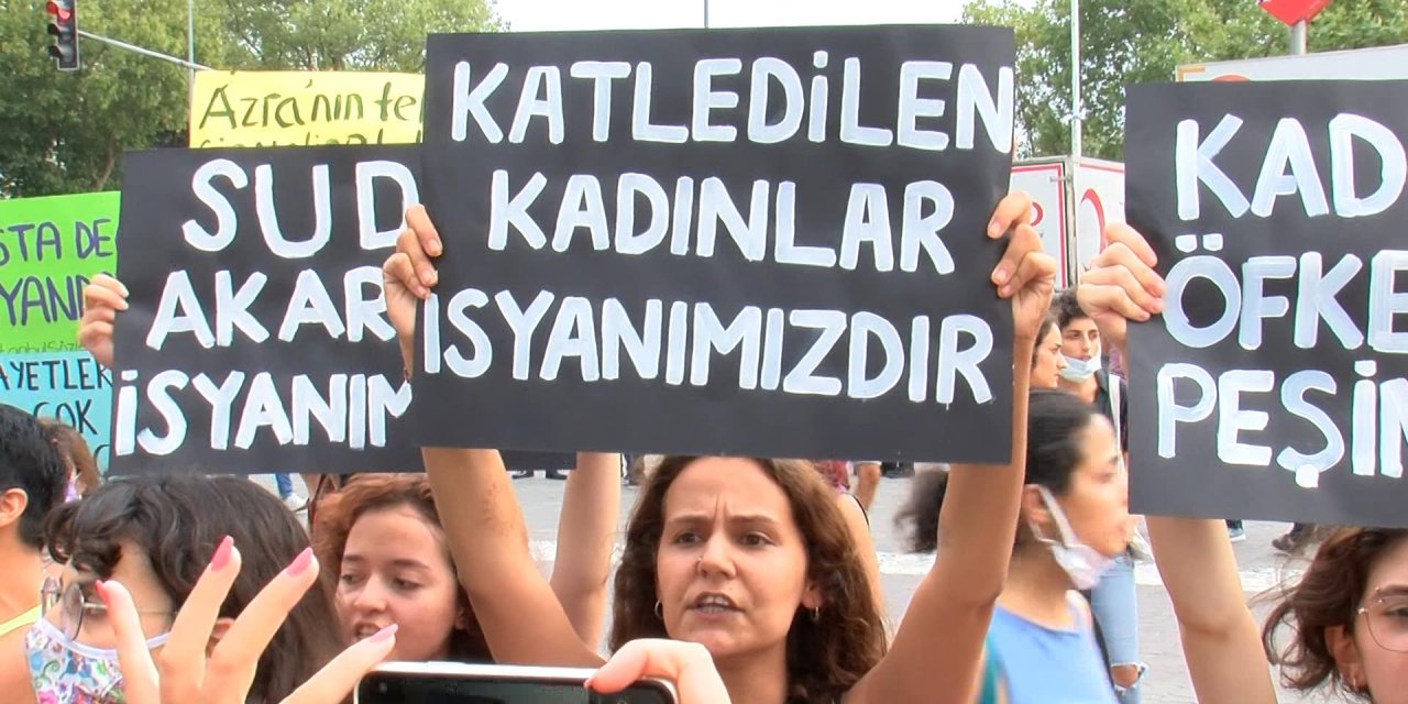 Kadıköy'de kadınlardan kadın cinayetleri eylemi
