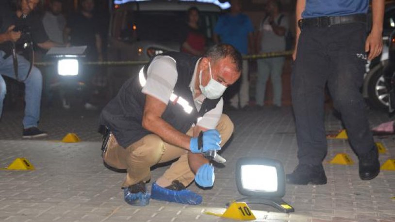 Evinin önünde pusuya düşürüp, tabancayla başından vurdular