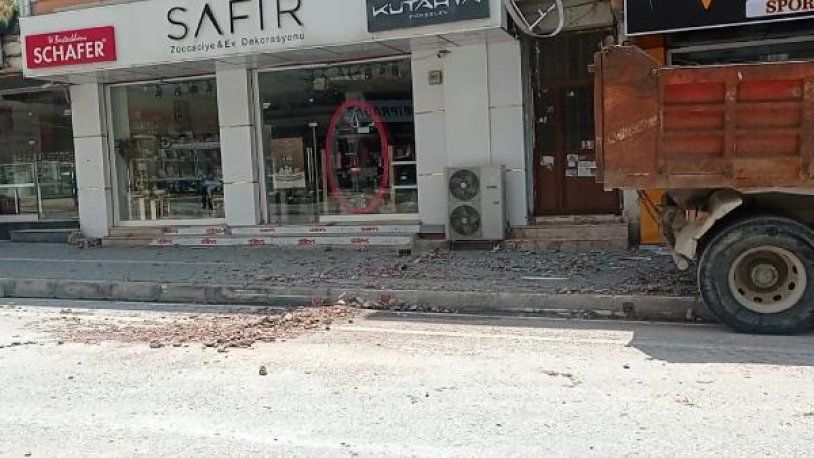 Hatay'da apartmana yıldırım düştü
