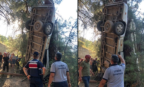 İzmir'de feci kaza! Servis minibüsü şarampole yuvarlandı