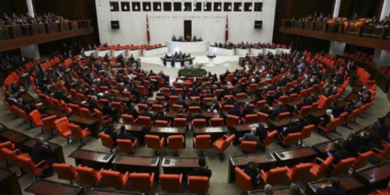 AKP’nin hazırladığı yeni anayasa çalışmasının detayları ortaya çıkmaya başladı! Dikkat çeken "parti kapatma" detayı!